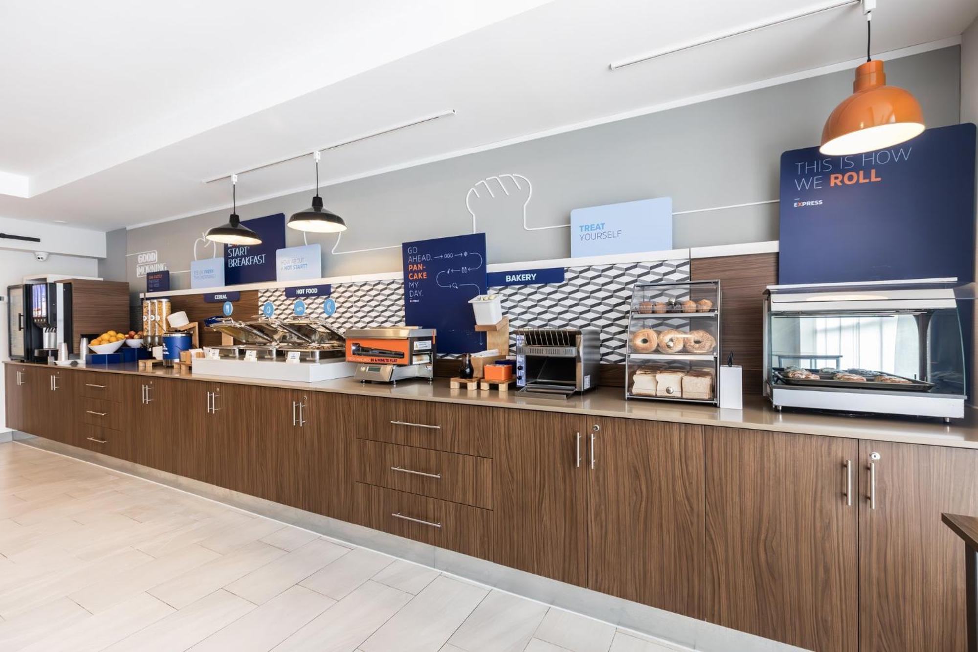 Holiday Inn Express Toronto-North York By Ihg Экстерьер фото