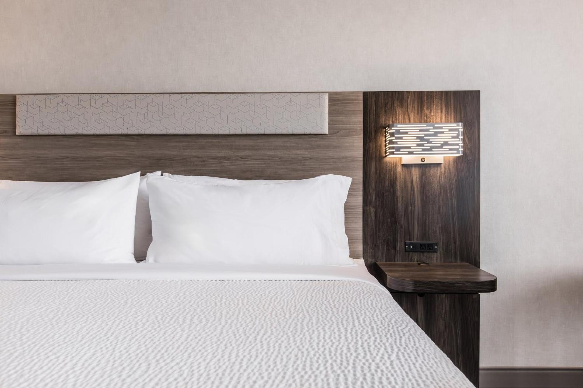 Holiday Inn Express Toronto-North York By Ihg Экстерьер фото