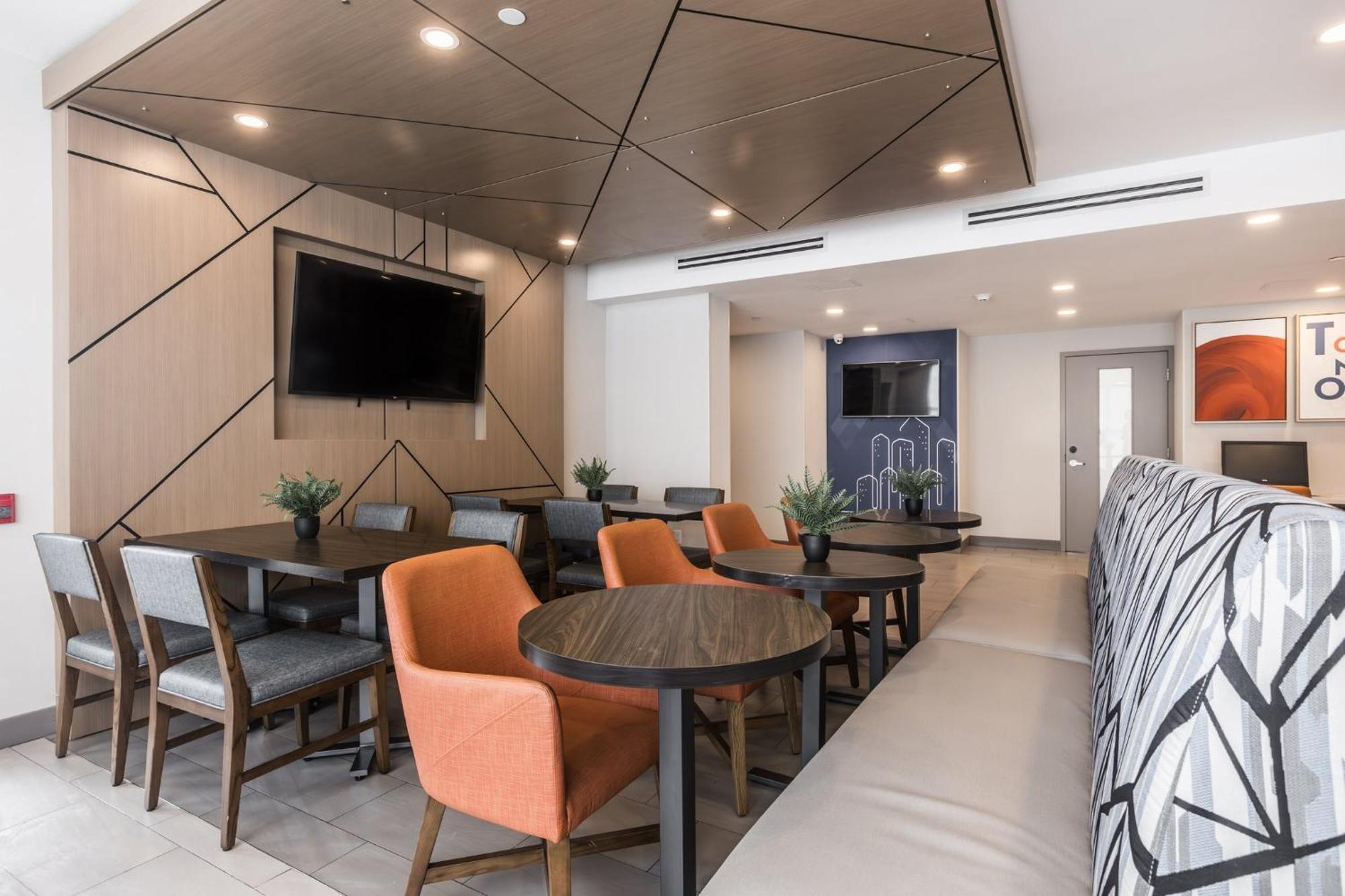 Holiday Inn Express Toronto-North York By Ihg Экстерьер фото