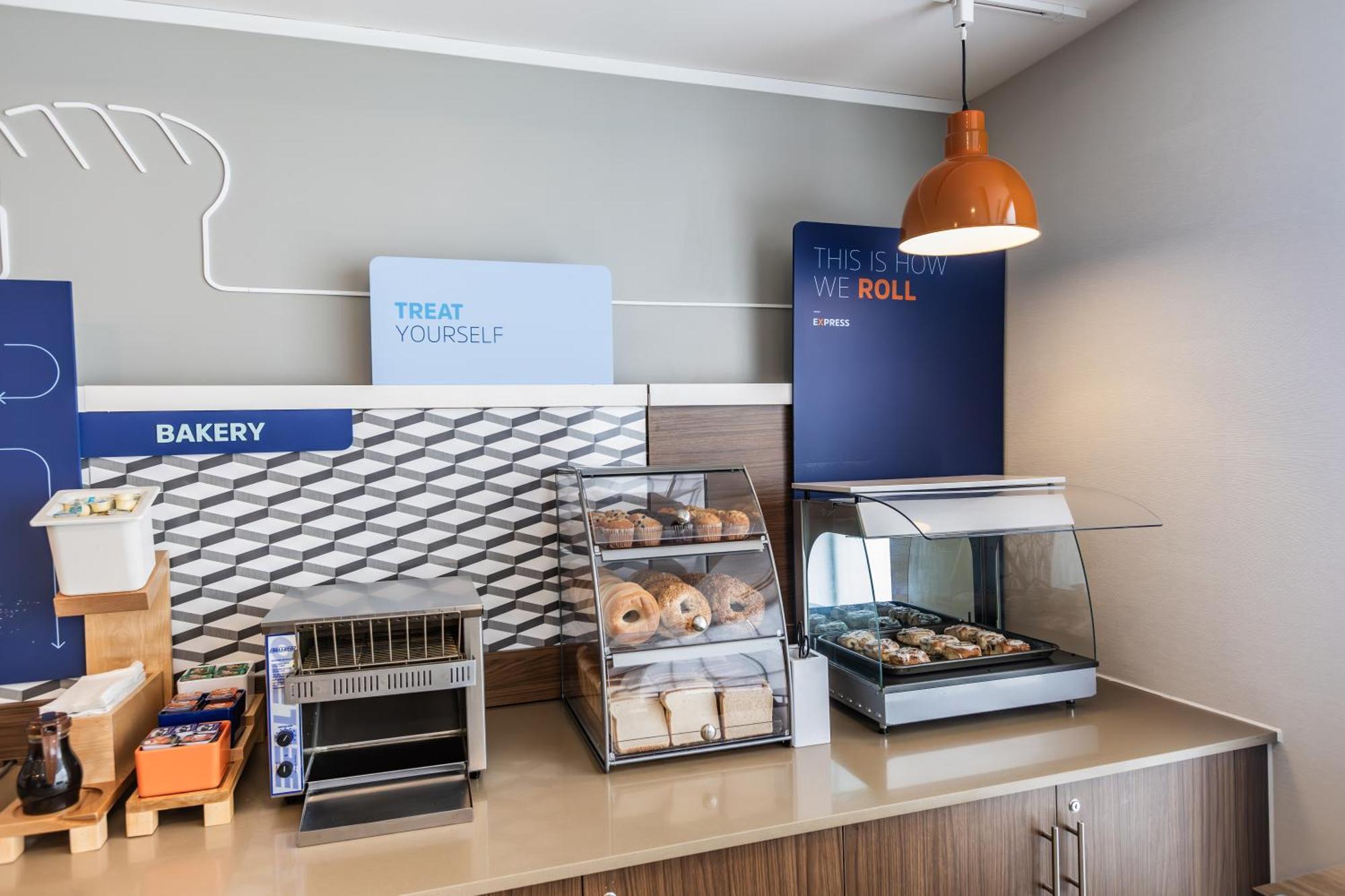 Holiday Inn Express Toronto-North York By Ihg Экстерьер фото