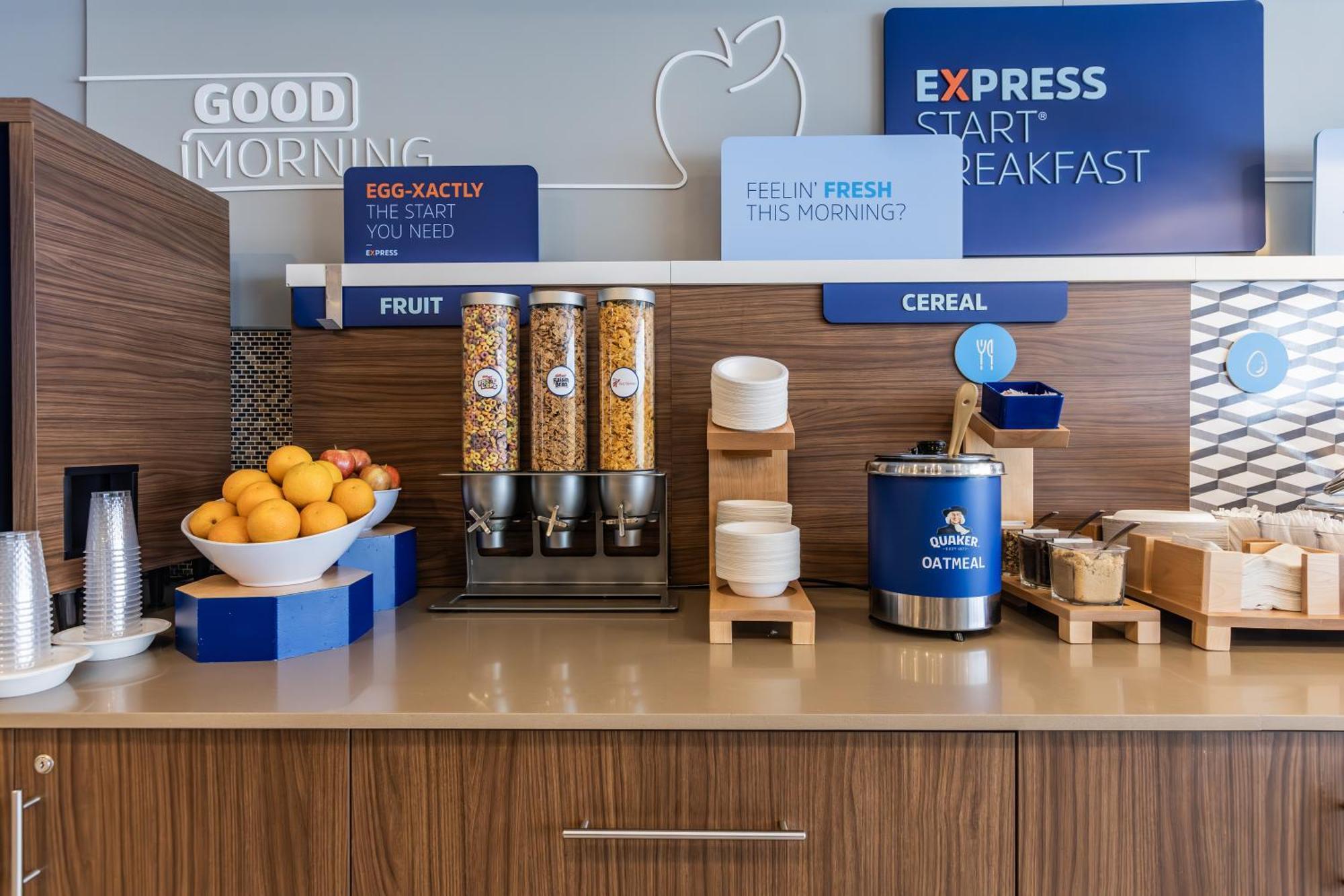 Holiday Inn Express Toronto-North York By Ihg Экстерьер фото